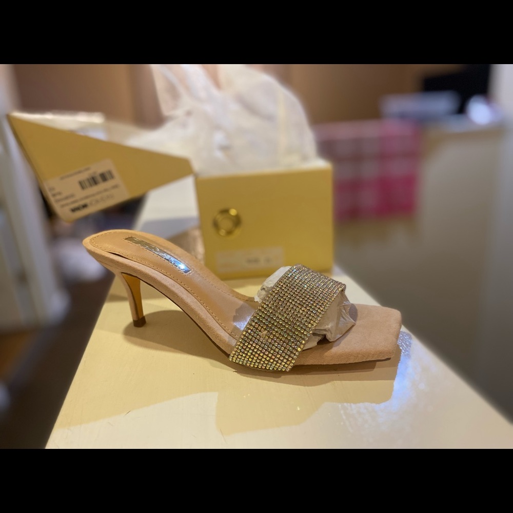 BRAND NEW FASHION NOVA HEELS